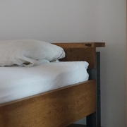 アイアン&オークのベッドにカップホルダーの特別仕様画像1