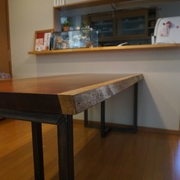 パドック一枚板とアイアン2way脚のダイニングテーブル画像2