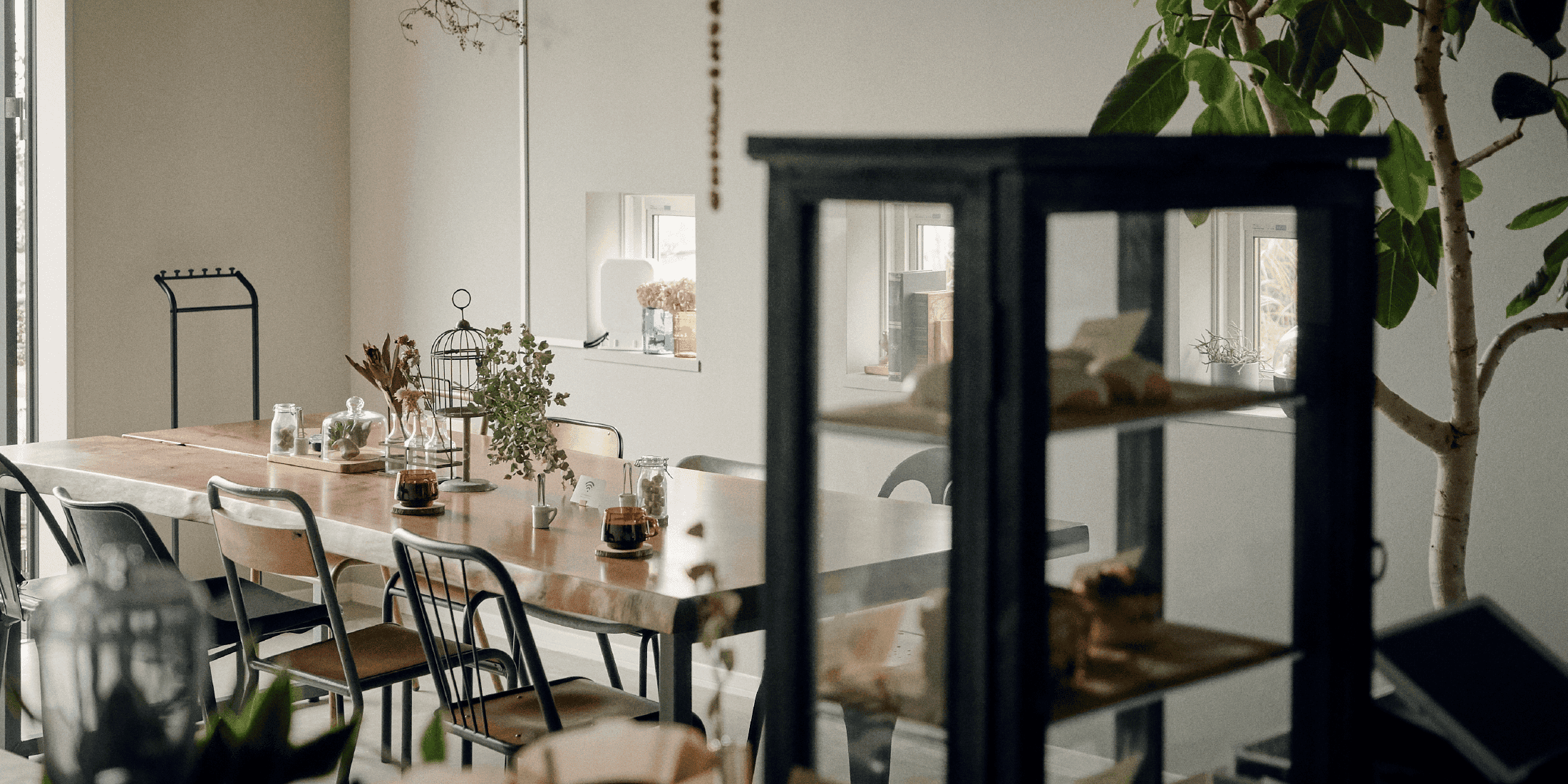 「夢のすべてを詰め込んだ理想のカフェが完成」morinonacafe（モリノナカフェ） | オーダー家具やリノベーション。豊富な実績の株式会社スクエア【大阪/北摂・葉山/鎌倉/湘南】