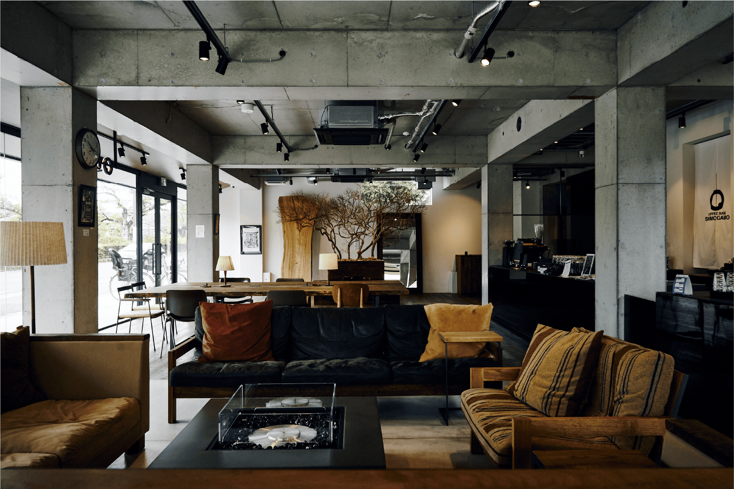 オフィス、ハウス、カフェ、ギャラリーが融合した新感覚のビルが京都の